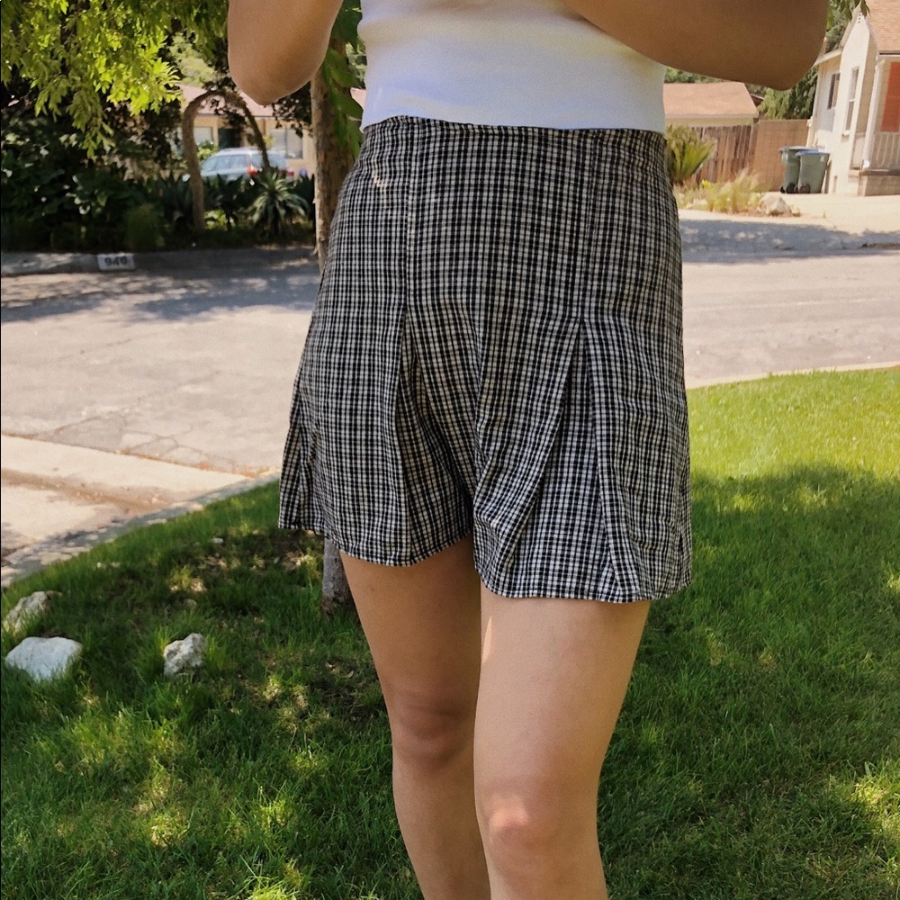 brandy melville plaid black & cream mini skirt